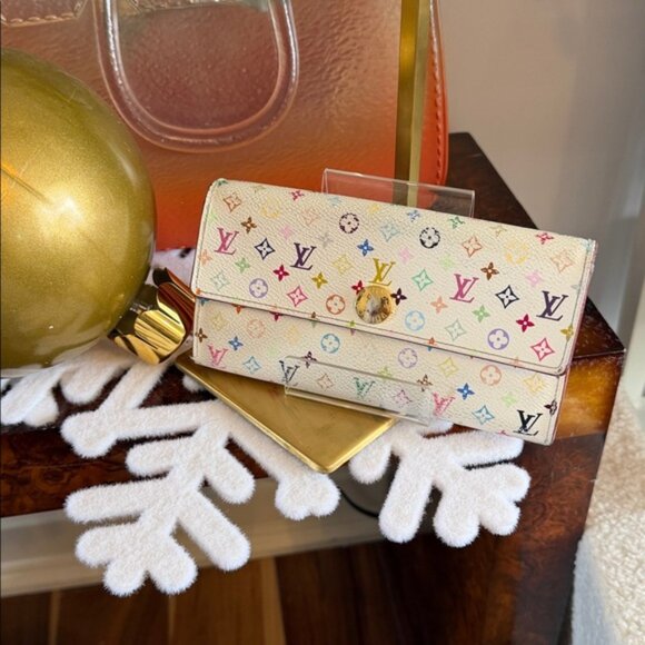 Louis Vuitton Colorful Monogram Wallet strong snap!Great zipper and clean in and - Picture 10 of 10